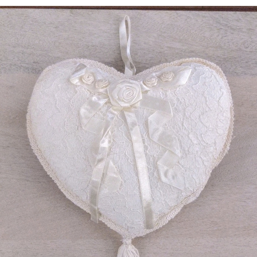 Vintage Victoria's Secret Gold Label Heart Lace Ring Bearer Pillow Cream Rare